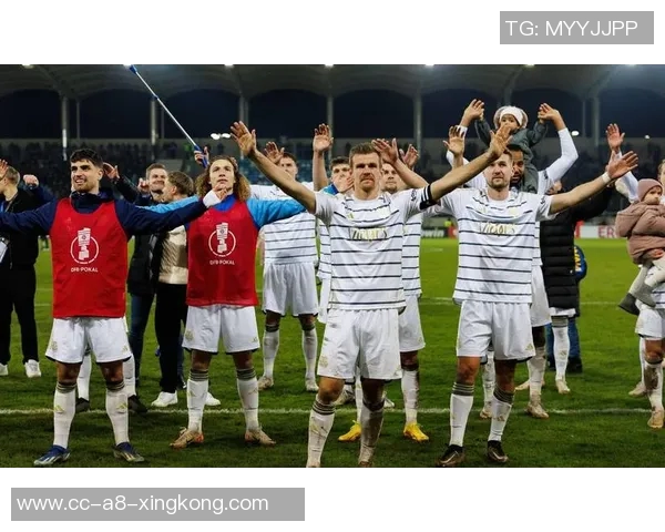 拜仁客战法兰克福海报发布奥利塞带球冲锋全力争胜